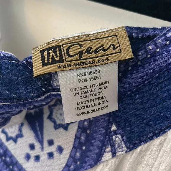 - Blue and white beach coverup - Picture 3 of 4